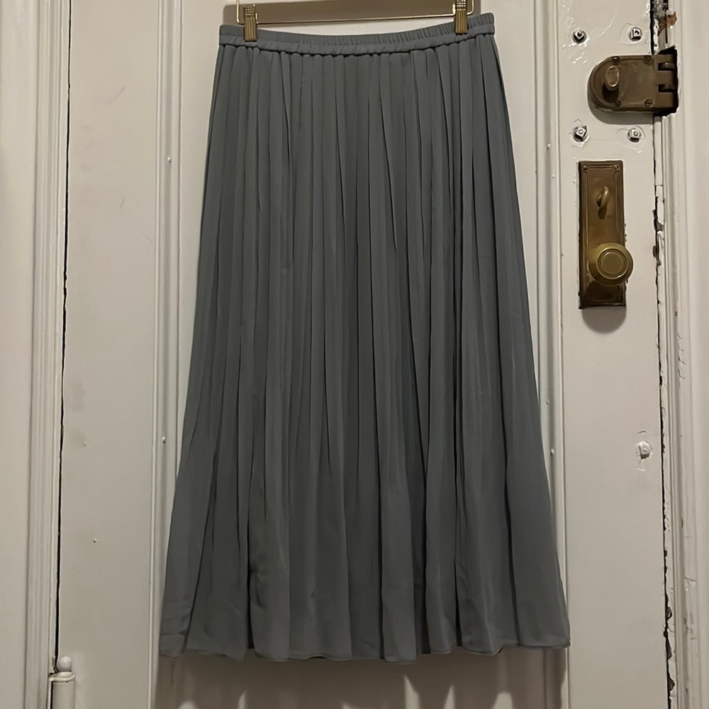 Uniqlo L 30-32 inches skirt LIKE NEW